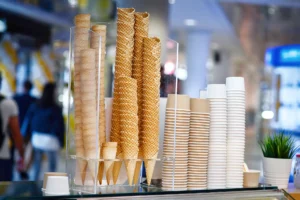 Eco-friendly dessert shop with sustainable packaging - Sanz & Biogreen